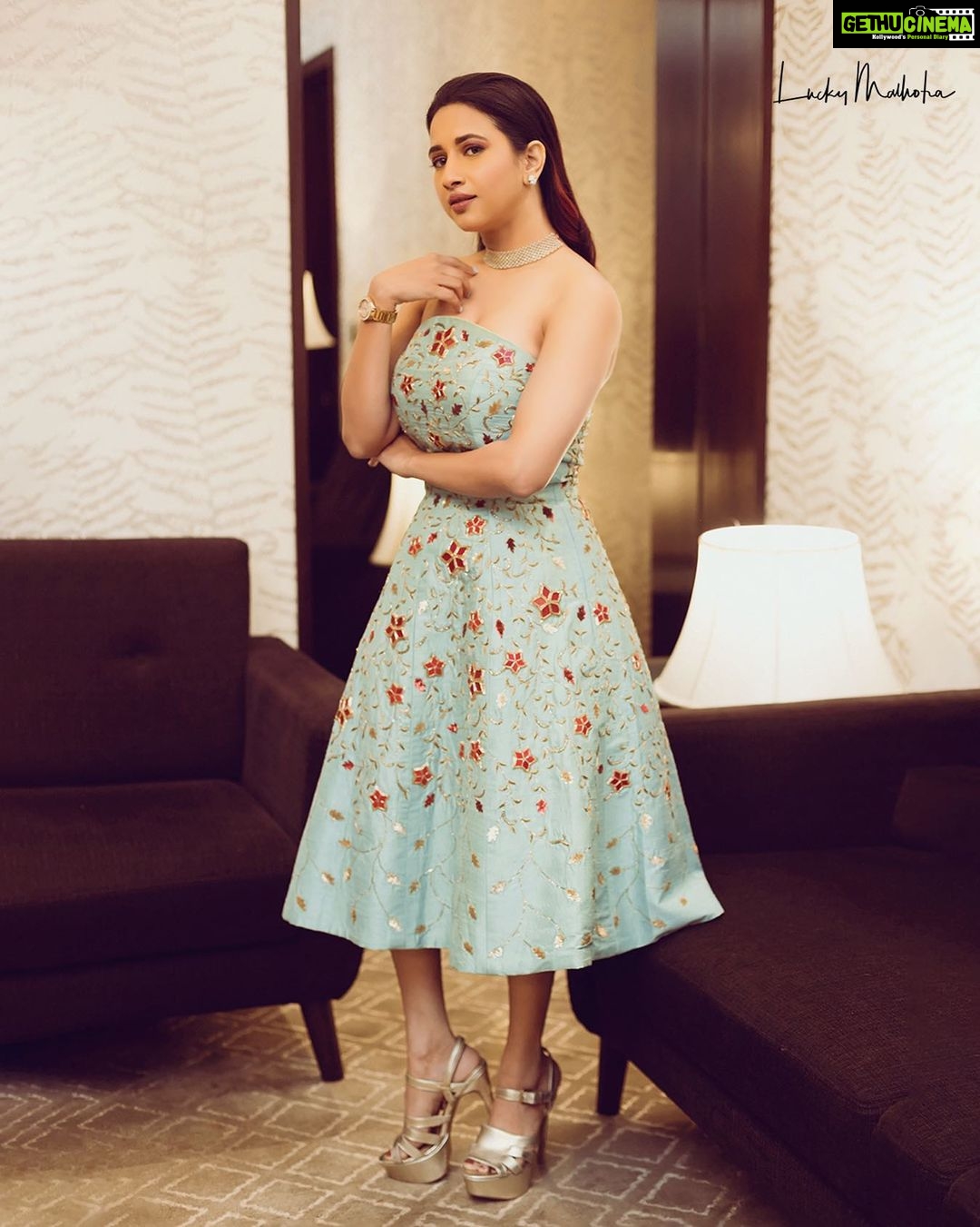 Manvita Kamath Instagram - For Siima @siimawards Styled & Organised by Sangeetha Kailash @itsmesangeethakailash Assisted by Sowmya SK @sowmya.sk Darling of Sandalwood Manvita Kamath wearing stained glass, motifs resembling the floral designs from the Indian architecture, constructed dress with crinoline… the vintage beauty & grace that beholds. @realmanvitakamath Photography by Lucky Malhotra @shotbyluckymalhotra Wardrobe by Sita Mikhail @sitamikhail.official Jewellery Choker by Kushal’s @kushalsfashionjewellery Earring by BCOS it’s Silver @bcos_its_silver Make-up by Pooja Sethiya @poojasethiya_mua Hair by Shruthi Gowda @makeoverbyshruthigowda Venue by Radisson Blu Atria @radissonbluatriabengaluru