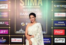 Manvita Kamath Instagram - @realmanvitakamath coos while carrying a white saree with embroidery for her red carpet appearance.🤍 Sponsors: @wolf777newsofficial @confidentgroupofficial @sky_exch_ @honer_homes @lotmobilesofficial @southindiashopping @bharathicementofficial @hindwarehomes @marsgalaxyindia @parleproducts @easemytrip @canarabankinsta @cocacola_india #NVYTV #HarmonyCity #SIIMA2022 #10YearsofSIIMA