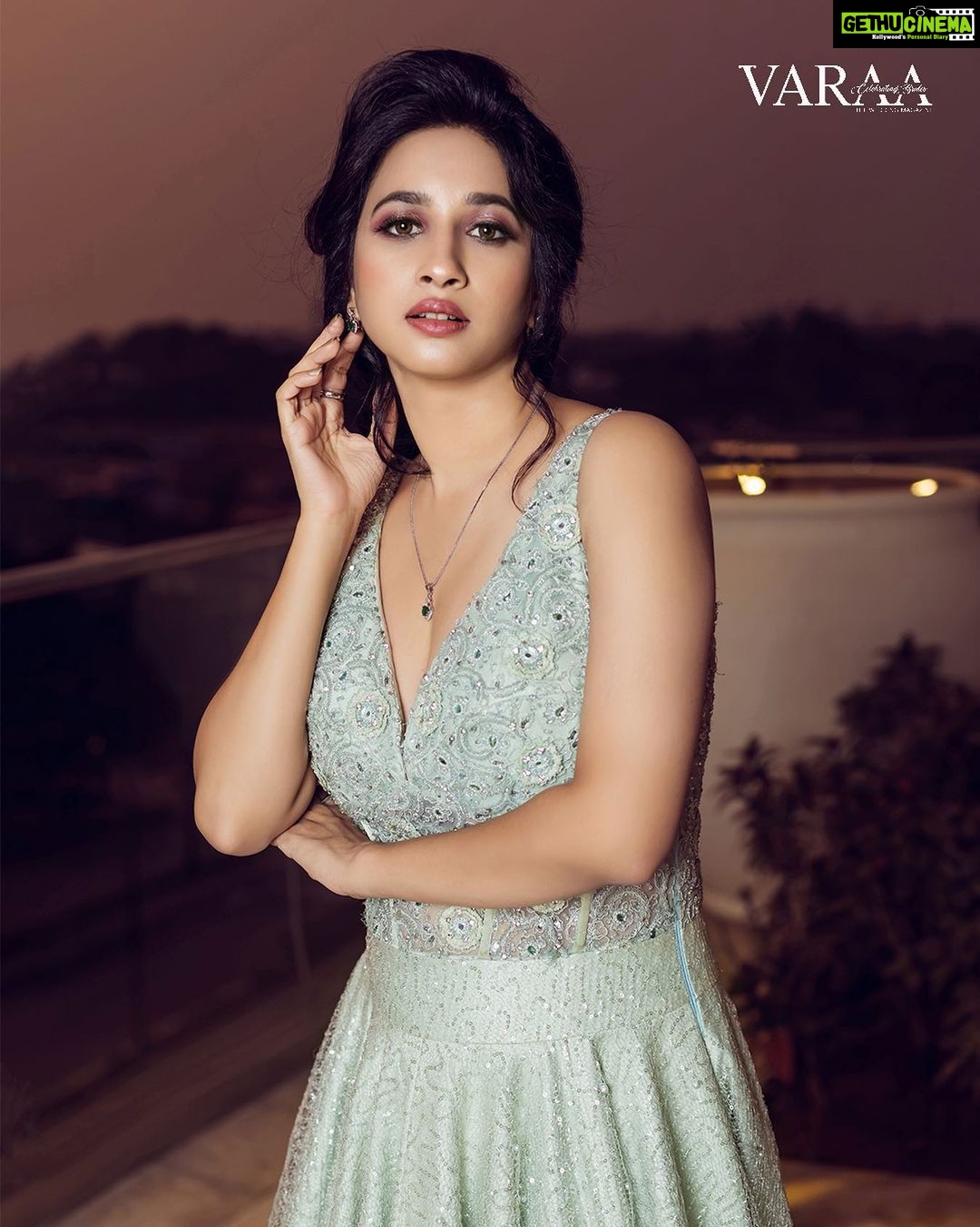 Manvita Kamath Instagram - Not one for subtlety, this seafoam green evening gown features a lowcut neckline; replete with a play of floral embroidery and sequin embellishments. Volume 2 & Edition 2 Covershoot for Varaa Wedding Magazine @varaabyskmagazine Publisher & Editor-In-Chief : Sangeetha Kailash @itsmesangeethakailash On Cover : Manvita Kamath @realmanvitakamath Photographer : Lucky Malhotra @shotbyluckymalhotra Venue : The Leela Bharthiya City @theleelabharthiyacity Wardrobe : Aparna S @aparnasstudio Makeup : Shruthi @sghairandmakeup Hair : @shrutihairartistry Stylist : Sowmya SK @sowmya.sk Saree : Pashudh Silks @pashudh Overcoat : TVARUS @tvarusstudio #varaabyskmagazine #covershoot #celebrityshoot #celebrityphotographer #shotbyluckymalhotra #leelabhartiyacity #itsmesangeethakailash #weddingmagazine #bridalmagazine #newage #nextgen #media #modrenbride #repost #southstar #indiancelebrity #kannadaactress #trendinggowns #gown