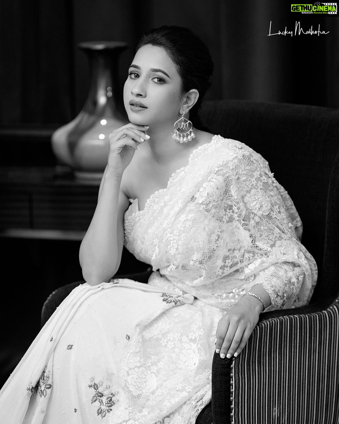 Manvita Kamath Instagram - For Siima @siimawards Styled & Organised by Sangeetha Kailash @itsmesangeethakailash Publisher of @varaabyskmagazine Assisted by Sowmya SK @sowmya.sk Darling of Sandalwood Manvitha Kamath @realmanvitakamath Photography by Lucky Malhotra @shotbyluckymalhotra Wardrobe by Sounak Pushpita Sen Barat @houseofthreestudio Make-up by Megha Basavaraju @makeupbymeghab Hair by Vidya Shree @scientist_turned_hairstylist Venue by Radisson Blu Atria @radissonbluatriabengaluru