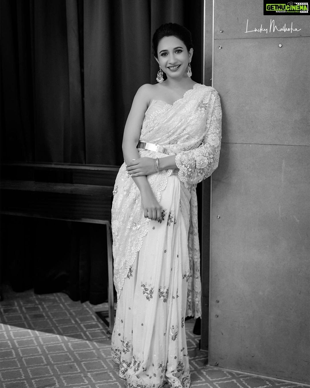Manvita Kamath Instagram - For Siima @siimawards Styled & Organised by Sangeetha Kailash @itsmesangeethakailash Publisher of @varaabyskmagazine Assisted by Sowmya SK @sowmya.sk Darling of Sandalwood Manvitha Kamath @realmanvitakamath Photography by Lucky Malhotra @shotbyluckymalhotra Wardrobe by Sounak Pushpita Sen Barat @houseofthreestudio Make-up by Megha Basavaraju @makeupbymeghab Hair by Vidya Shree @scientist_turned_hairstylist Venue by Radisson Blu Atria @radissonbluatriabengaluru