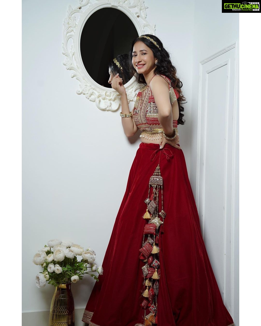 Manvita Kamath Instagram - ♥️ . . . . @label_divya_samal @venoowaves @makeoverby_rekha_karthik_