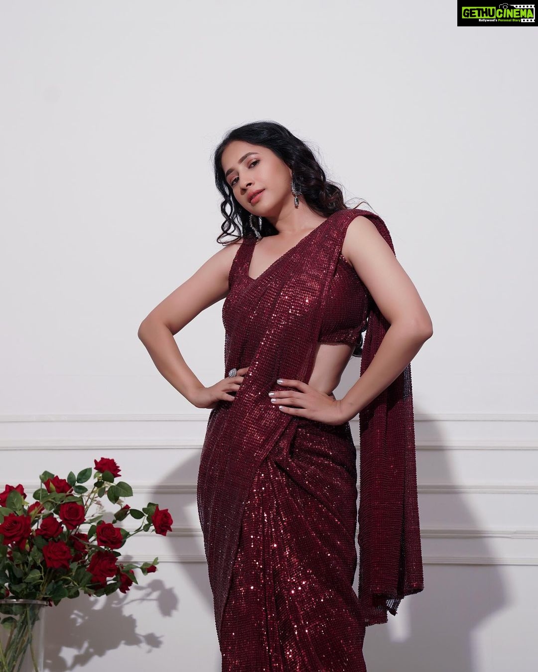Manvita Kamath Instagram - "Can't resist a little bit of bling! β¨ This red sequin saree by @label_divya_samal is the perfect mix of traditional and trendy. #SareeStyle #FashionInspo" . . Dard-E-Disco in this Red sequin saree π . . @venoowaves @makeoverby_rekha_karthik_
