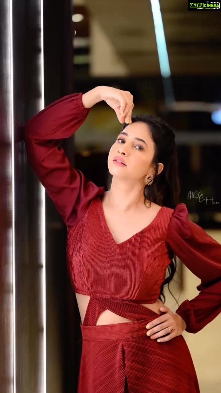 Manvita Kamath Instagram - Channeling all the vintage vibes in this red velvet dress 🤗❤️ . . Styled by my dearest @boss_ladyy_vestire Wearing @rishi_designs11 Pc @athul_capture Mua and hair @makeoverby_rekha_karthik_ #redvelvetlove #reels #trendingsongs #mangalore #actor #instagood #instalike #explorepage✨