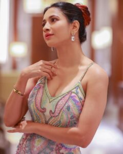 Manvita Kamath Instagram - Parul's outfit for siima was 🔥! The detailing was on point, and it was a whole new style for me. Loved it! 👌👗 @siimawards . . SIIMA AWARDS Red carpet event. Outfit : @jadorebyparul Styling : @sowmya.sk Photography : @ehtasham_saeed Mua : @pannas_makeup . . . #siima #SiimaFashion