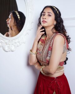 Manvita Kamath Instagram - Loving the unique and traditional touch of this chapati blouse as my designer friend @divya.samal  calls it paired with this gorgeous lehenga 😆❤️ #FolkFashion #DesiVibes" ❤️ 
#DesiGirl #LehengaLove"
.
.
@label_divya_samal 
@venoowavesmxs