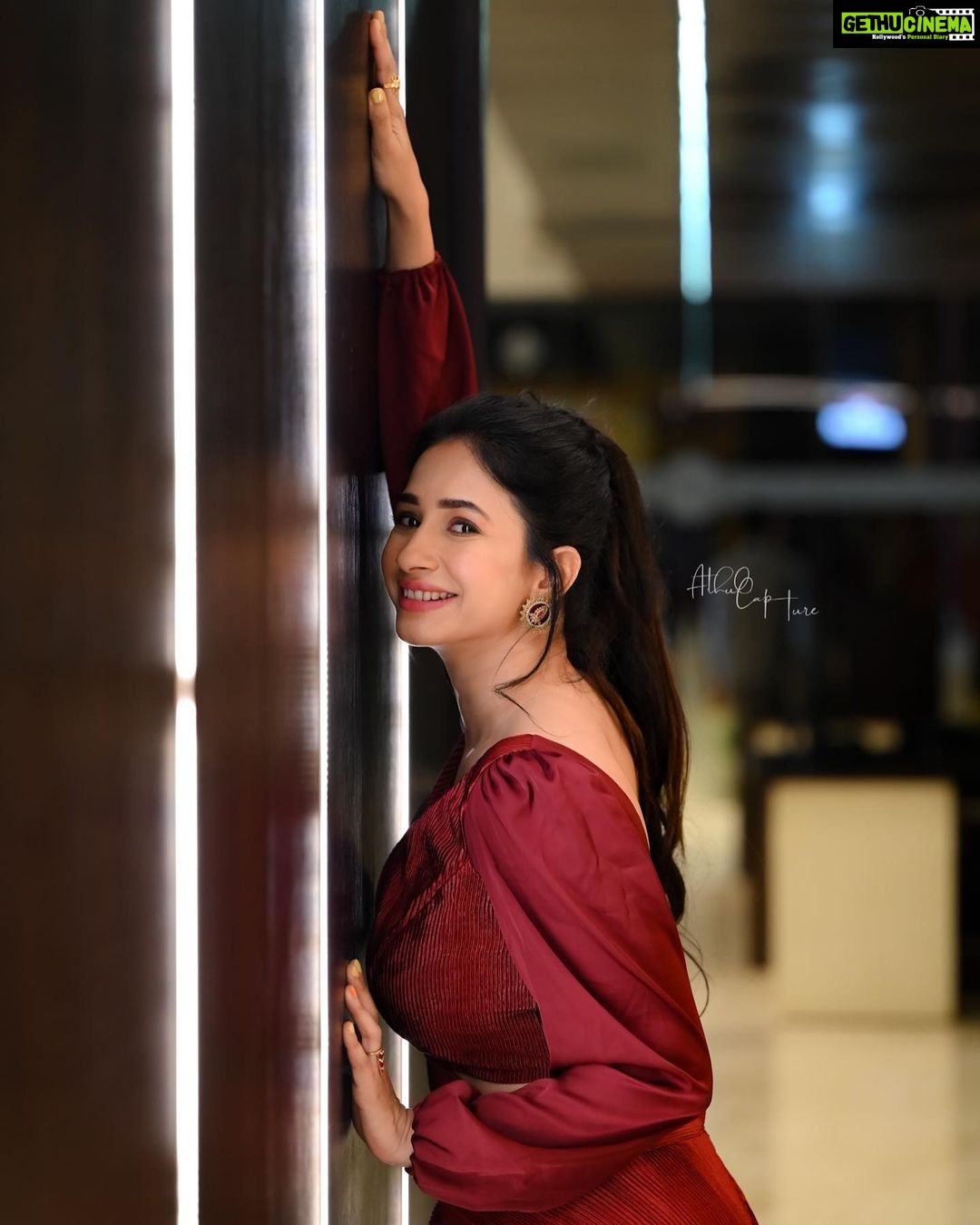 Manvita Kamath Instagram - If "Carb-free and feeling good ππβ had a face ! π
. . . Pc @athul_capture Styled by @boss_ladyy_vestire Mua and hair @makeoverby_rekha_karthik_ . . #picoftheday #instagood #instalike #instapic #lowcarbs #diet #ο¬tness