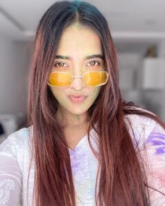 Masoom Shankar Instagram - Holi #2023 
Which is better?
1st pic at half day 
2nd pic at the end of the day
.
.
.
.
#color #life #maasoomshankar #festive