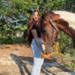 Masoom Shankar Instagram - They come in peace , my better humans!🐎 ❤️ . . . . . . . . . . . #maasoomshankar #masoomshankar #horselover #animallovers #horserider #love #smile #beautifullife ECR