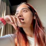 Masoom Shankar Instagram - Looking forward biting fingers, not nails🤭 #2023 #nofilter P.S. Love You Zindagi 🥰🤍🪬 . . . . . . . #maasoomshankar #sunkissed #selfie #selflove #gratitude #life Sahara Star