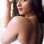Masoom Shankar Instagram - Glam mode on for the gorgeous #maasoomshankar . . . . . 👗 @chaitanyarao_official 💄 @makeupbywanshazia 🎨 @whoizsri 📍 @radissonbluresorttemplebay . . . . . . . #maasoomshankar #photoshoot #españa #2022 #yearend #tropicalvibes #chaitanyarao #potraitphotography #colorful #goodvibes #beautiful #travelphotography #actorslife #grateful #love #live #slaying #interiordesign #decor #lifestyle #blogger #influencer #influencermarketing #explorepage