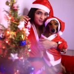 Masoom Shankar Instagram - Believe in 🎅 Make a wish, don’t tell anyone. 🤗 Take a leap of faith. 🤡 Forget about it, consider it done. 😁 Merry Christmas from us to y’all 🎄 📸 @iam_arvindram . . . . . #maasoomshankar #masoomshankar #zorrashankar #christmasvibes #festive #christmas