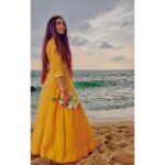 Masoom Shankar Instagram - Caption this pleaseee :) . . . . 📸 @iamtuhinshankar ❤️ . . #maasoomshankar #gratitude #oceanlover #travel #longhair #yellow #girl #indian #srilanka #gypsyflowers Sri Lanka - Galle