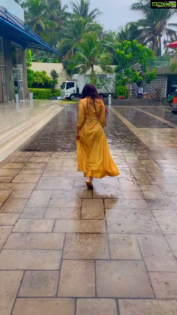 Masoom Shankar Instagram - When weather calls for a twirl ☔👸🏻 . . . . . . #maasoomshankar #reels #mood #rain #retro #indianwedding #haldi #yellow #girl #twirling #srilanka #travel #longhair