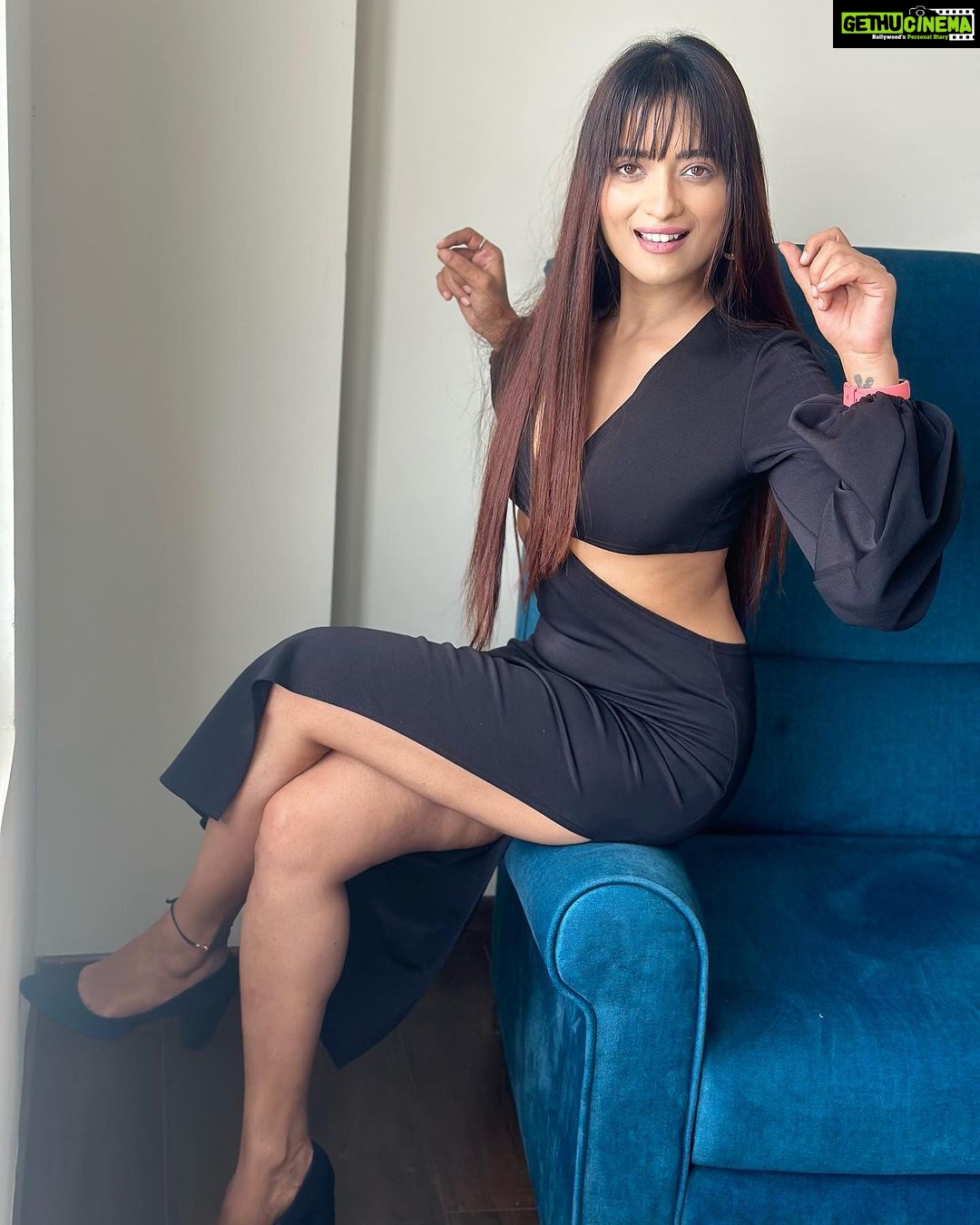 Masoom Shankar Instagram - Mood Musings 🥰 Thankyou for showering so much love to our film #DDReturns 🙏🥰❤️ Loving each and every word coming our way with the reviews. #grateful . . Styled by @simran_jha_1111 #Promotions #Trichy❤️🖤 . . . . . #maasoomshankar #simranjha #stylist #ootd #blacklove #longhair #casualstyle #newrelease #blockbuster #shotoniphone #apple Chennai, India