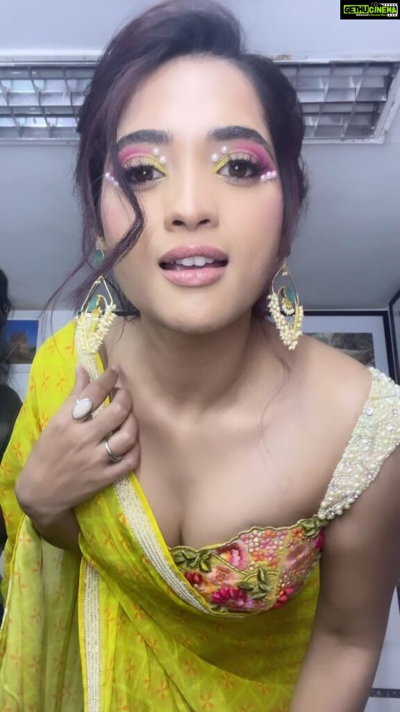 Masoom Shankar Instagram - Wink Wink 😉 Coming soon series 🥰 Concept : @swathi_purushothaman Shot by : @parvathamsuhasphotography MUAH : @salomirdiamond @raisedbrowsbybhavani Jewellery : @thegarnet.in Outfit & styling @studio149 Location : @istills_studio . . . . . . #maasoomshankar #masoomshankar #new #photoshoot #sareelove #yellow #muse #studio149 #actorslife #makeup #bold #eyemakeup #reels #trending #chennai #mumbai