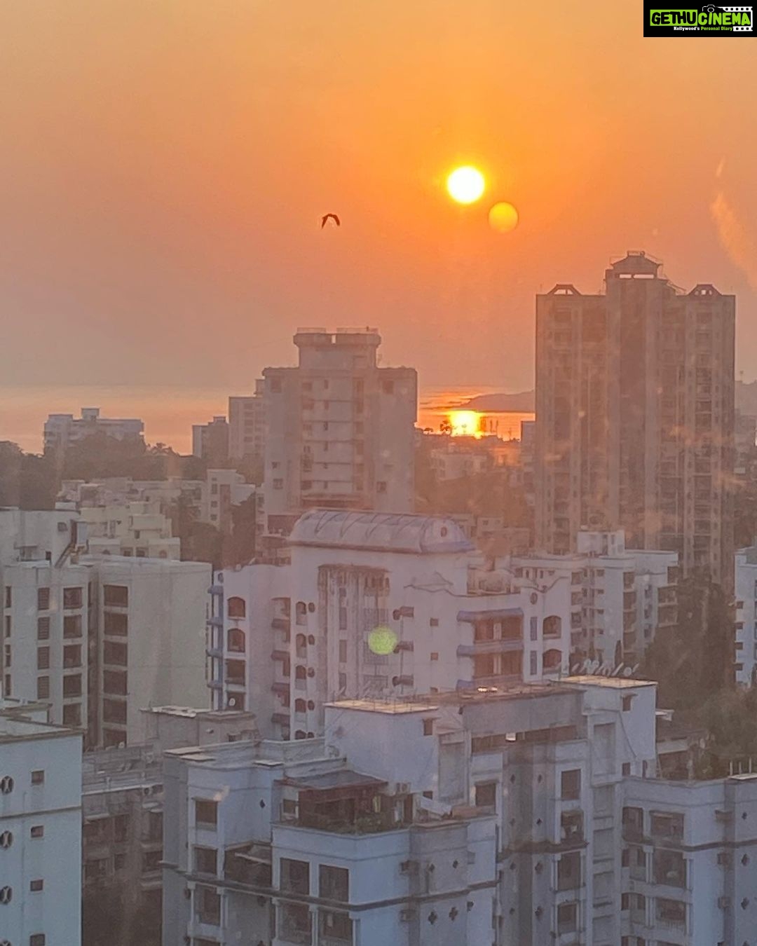 Masoom Shankar Instagram - What if we had two Suns setting together like that🤩 Comment your thoughts? . #indiawinningmoments #worldcup . #sundowner #home #mumbai #diwali #newbeginnings 🧿❤️ Mumbai, Maharashtra
