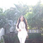 Masoom Shankar Instagram - Let’s walk? Fitbit step counts matter these days😝 . . . . . . . . 📹 @arunmanirao_ar . . . . . . . . . . 👚👖👡 by @zara . . . . . . . . #maasoomshankar #masoomshankar #reels #trendingreels #trending #fashion #ootd #glam #white #simple #casualstyle #casuallook #denimstyle #womenfashion #ootdfashion #fitbit