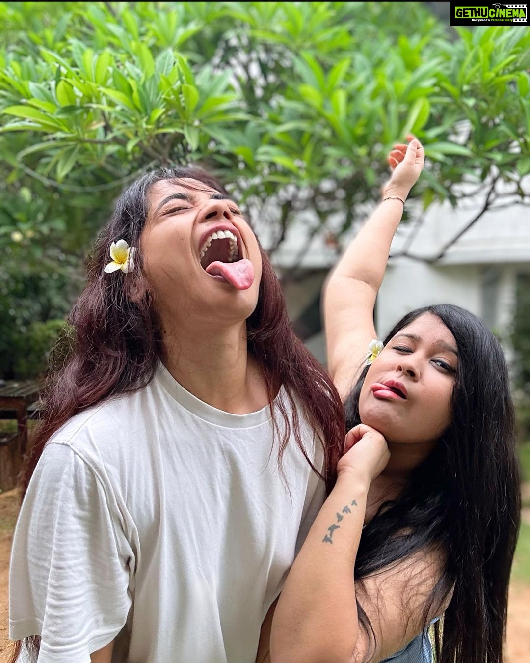 Masoom Shankar Instagram - Besties are the real Magicians 🧚🏻♀️ @renukamk29 I love you ♾️ P.S. I drank some rainwater while posing for this picture🤭 Tag your bff :) . . . . . #childhoodfriends #nostalgia #bff #moments #rainyday #throwback Chennai, India