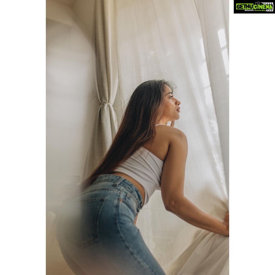 Masoom Shankar Instagram - Waiting…🤍 . . . 📸 @iam_arvindram . . . . . . . . . . #maasoomshankar #masoomshankar #potrait #photoshoot #ootd #casualstyle #fashion #basics #white #love Chennai, India