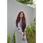 Masoom Shankar Instagram – A peaceful smile goes a long way🤍
.
.
.
.
.
Good Hair by @vsalon_education 
📸 @prashanth_pabbathi 
.
.
.
.
#maasoomshankar #masoomshankar #whitekurta #ootd #love #redhair #indian #simple #casualoutfit #pretty #live #peace #white #smile Chennai, India