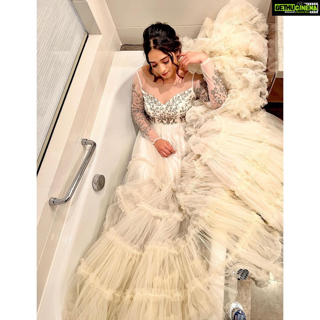 Masoom Shankar Instagram - This or That? ππ . . . . . . . . . . . . . . . . . . . . . . . . . . . . . . . . . . . . . . #maasoomshankar #masoomshankar #actor #fashionshow #madrascouturefashionweek #showstopper #outfitoftheday #whitedress #bathtubphotoshoot #potrait #shotoniphone Hilton Chennai