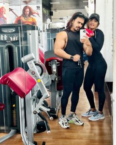 Masoom Shankar Instagram - When Marvel & DC come together🤩 • • • Twinning with Coach @yuvaprakash_official P.S. Mr World always stealing the show with his 💪 . . @saiyanshouse . . . . . . . . . . . #workoutpartner #fitnesstrainer #yuvaprakash #mrworld #maasoomshankar #fitnessfreak #backtobasics #actorslife #chennai #saiyanhouse #gym #friends #girlswholift #shotoniphone Chennai, India