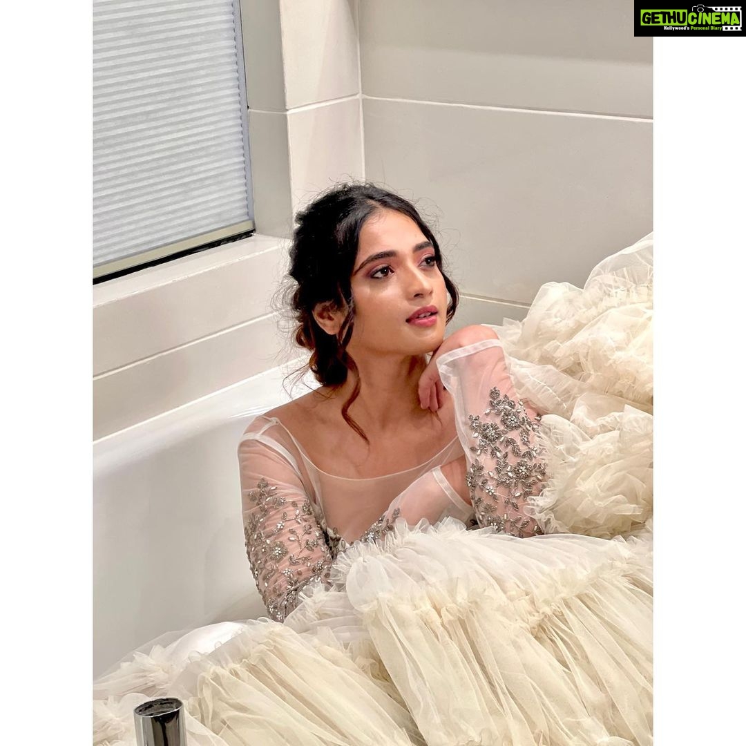 Masoom Shankar Instagram - This or That? ππ . . . . . . . . . . . . . . . . . . . . . . . . . . . . . . . . . . . . . . #maasoomshankar #masoomshankar #actor #fashionshow #madrascouturefashionweek #showstopper #outfitoftheday #whitedress #bathtubphotoshoot #potrait #shotoniphone Hilton Chennai
