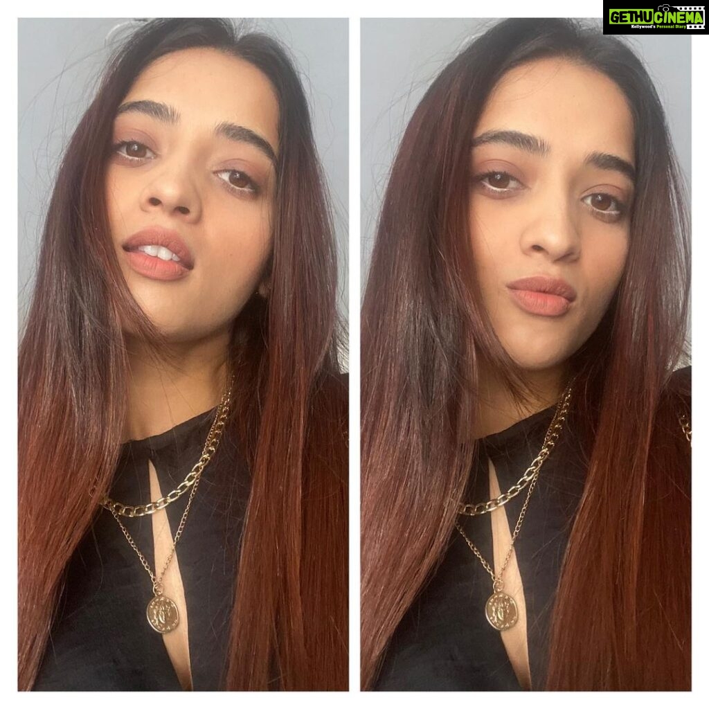 Masoom Shankar Instagram - Moods🎭 . . . . . . . . . . . . #maasoom #maasoomshankar #masoomshankar #actor #mood #moodboards #pout #bollywood #tollywood #kollywood #actress #basic #ootd #black #brownskingirls #nofilter #prettygirls #beauty #twin #dangertwins #expression Hyderabad