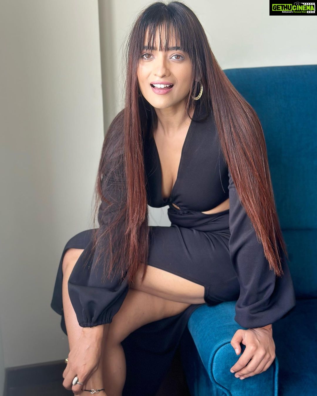 Masoom Shankar Instagram - Mood Musings 🥰 Thankyou for showering so much love to our film #DDReturns 🙏🥰❤️ Loving each and every word coming our way with the reviews. #grateful . . Styled by @simran_jha_1111 #Promotions #Trichy❤️🖤 . . . . . #maasoomshankar #simranjha #stylist #ootd #blacklove #longhair #casualstyle #newrelease #blockbuster #shotoniphone #apple Chennai, India