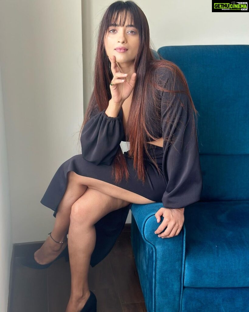 Masoom Shankar Instagram - Mood Musings 🥰 Thankyou for showering so much love to our film #DDReturns 🙏🥰❤ Loving each and every word coming our way with the reviews. #grateful . . Styled by @simran_jha_1111 #Promotions #Trichy❤🖤 . . . . . #maasoomshankar #simranjha #stylist #ootd #blacklove #longhair #casualstyle #newrelease #blockbuster #shotoniphone #apple Chennai, India