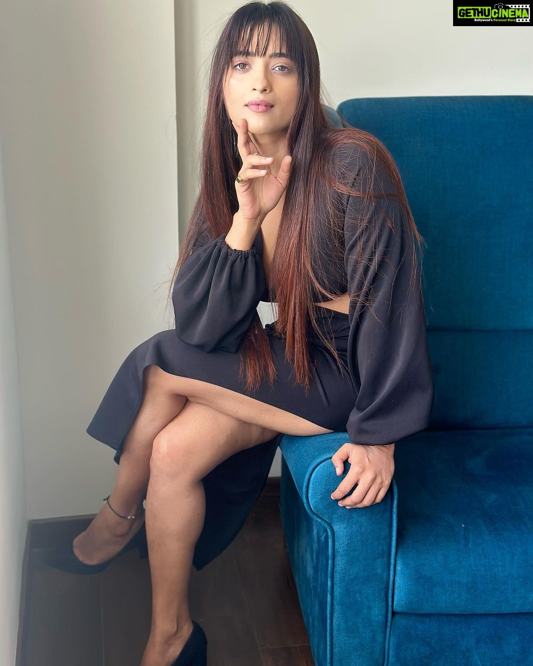 Masoom Shankar Instagram - Mood Musings 🥰 Thankyou for showering so much love to our film #DDReturns 🙏🥰❤️ Loving each and every word coming our way with the reviews. #grateful . . Styled by @simran_jha_1111 #Promotions #Trichy❤️🖤 . . . . . #maasoomshankar #simranjha #stylist #ootd #blacklove #longhair #casualstyle #newrelease #blockbuster #shotoniphone #apple Chennai, India