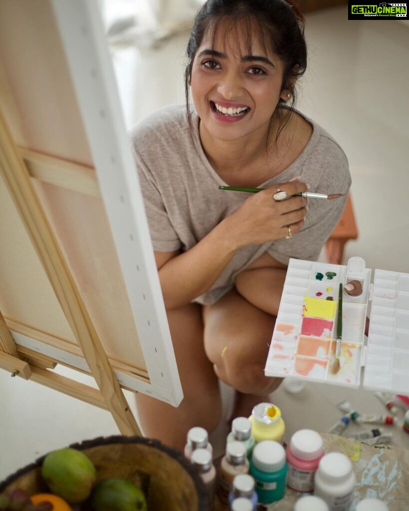 Masoom Shankar Instagram - Painting my own reality🎨 . . . . . . . . . . #maasoomshankar #masoomshankar #trending #photoshoot #pretty #girl #artist #art #paintingart #painting🎨 #blackdress #colourful #basic #organics #ootd #painting #paint #paintings #color #colorful #colors #colour #colours #colourful #painter #model #hotmodel #models #latestmodel #artistgallery