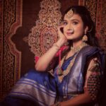 Mayuri Deshmukh Instagram – दसऱ्याच्या हार्दिक शुभेच्छा..🌸🌸🌸

Makeup & Hair:- @glamupbytamanna
Photography:- @kunal_mohite_photography
Styling:- @style_by_pradnyaaaaa_
Outfit:-
@navinyas_handloom
Drapping:-
@hair_mua_by_rewati
Jewellery 
@pramaanj