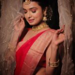 Mayuri Deshmukh Instagram - ❤️.. 💄@glamupbytamanna Styling:@style_by_pradnyaaaaa__ 📸@kunal_mohite_photography Hair n drape : @hair_mua_by_rewatii Jewellery: @pramaanj