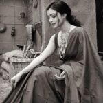 Mayuri Deshmukh Instagram - 🧡Inthandham Dhaari Mallindha Bhoomi Paike Cherukunnadha Lekunte Chekki Untara Acchu Neela Shilpa Sampada Jagattu shoodani Mahatthu Needhele Nee Navvu Take Tarinche Tapassila🧡