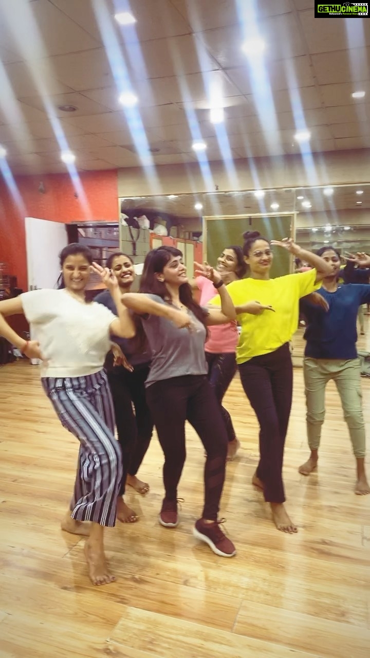 Mayuri Kyatari Instagram - Finally some reels u see 🤣 #dance #fun #entertainment #happiness #feelinggood #live #free #2022 #done #okbye