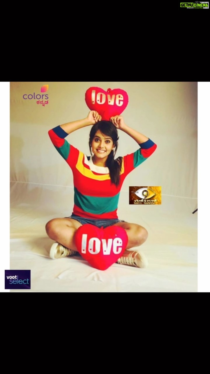 Mayuri Kyatari Instagram - Vote on voot to save Mayuri download Voot app ನಿಮ್ಮ ನೆಚ್ಚಿನ Contestant ಮಯೂರಿ ಕ್ಯಾತರಿ ಅವರನ್ನು ಸೇವ್ ಮಾಡಲು Voot app download ಮಾಡಿ! #ಬಿ ಬಿ ಕೆ 9 ದ ಬಿಗ್ ಬಾಸ್ ಸೀಸನ್ | ಪ್ರತಿ ರಾತ್ರಿ 9.30 ಕ್ಕೆ #bbk9official #bbk9 #ಬಿಗ್ ಬಾಸ್ ಕನ್ನಡ 9 #teammayuri #teammayurikyatari #colorskannada#colourskannadaofficial # ಬಣ್ಣಹೊಸದಾಗಿದೆ #ಬಂಧಬಿಗಿಯಾಗಿದೆ #supotmayurikyatari #savemayuri #savemayurikyatari