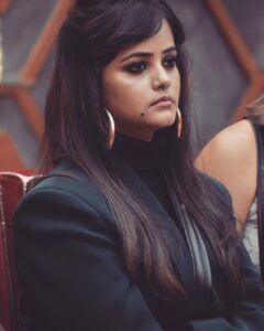 Mayuri Kyatari Instagram - ನನಗೆ  ವೋಟ್ ಮಾಡಿ ಬಿಗ್ ಬಾಸ್ ಮನೆಯಲ್ಲಿ ಉಳಿಸಿದ ಕರ್ನಾಟಕದ ಎಲ್ಲಾ ಜನರಿಗೂ ನನ್ನ ಹೃತ್ಪೂರ್ವಕ ಧನ್ಯವಾದಗಳು

Weekend look ❤️ Costume: @rentyourlook_by_chandangowda 
Jewellery: @beadedtreasuresjewelry 
Desiger: @chandangowda_official 

#ಬಿಬಿಕೆ9  ದ ಬಿಗ್ ಬಾಸ್ ಸೀಸನ್ 9 ಪ್ರತಿ ರಾತ್ರಿ 9.30 ಕ್ಕೆ 
#bbk9official #bbk9 #bigbosskannada #ಬಿಗ್ ಬಾಸ್ ಕನ್ನಡ 9 #colorskannada 
# ಬಣ್ಣಹೊಸದಾಗಿದೆ #ಬಂಧಬಿಗಿಯಾಗಿದೆ
#supportmayurikyatari 
#mayuri #kannada #kannadacinema #kannadaactress #kannadafilm #kannadamovies #kannadatrolls #kannadamemes #kannadacinema 
#mayurikyatari #bigboss #bigbosskannada #lovestatus