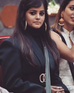 Mayuri Kyatari Instagram - ನನಗೆ  ವೋಟ್ ಮಾಡಿ ಬಿಗ್ ಬಾಸ್ ಮನೆಯಲ್ಲಿ ಉಳಿಸಿದ ಕರ್ನಾಟಕದ ಎಲ್ಲಾ ಜನರಿಗೂ ನನ್ನ ಹೃತ್ಪೂರ್ವಕ ಧನ್ಯವಾದಗಳು

Weekend look ❤️ Costume: @rentyourlook_by_chandangowda 
Jewellery: @beadedtreasuresjewelry 
Desiger: @chandangowda_official 

#ಬಿಬಿಕೆ9  ದ ಬಿಗ್ ಬಾಸ್ ಸೀಸನ್ 9 ಪ್ರತಿ ರಾತ್ರಿ 9.30 ಕ್ಕೆ 
#bbk9official #bbk9 #bigbosskannada #ಬಿಗ್ ಬಾಸ್ ಕನ್ನಡ 9 #colorskannada 
# ಬಣ್ಣಹೊಸದಾಗಿದೆ #ಬಂಧಬಿಗಿಯಾಗಿದೆ
#supportmayurikyatari 
#mayuri #kannada #kannadacinema #kannadaactress #kannadafilm #kannadamovies #kannadatrolls #kannadamemes #kannadacinema 
#mayurikyatari #bigboss #bigbosskannada #lovestatus