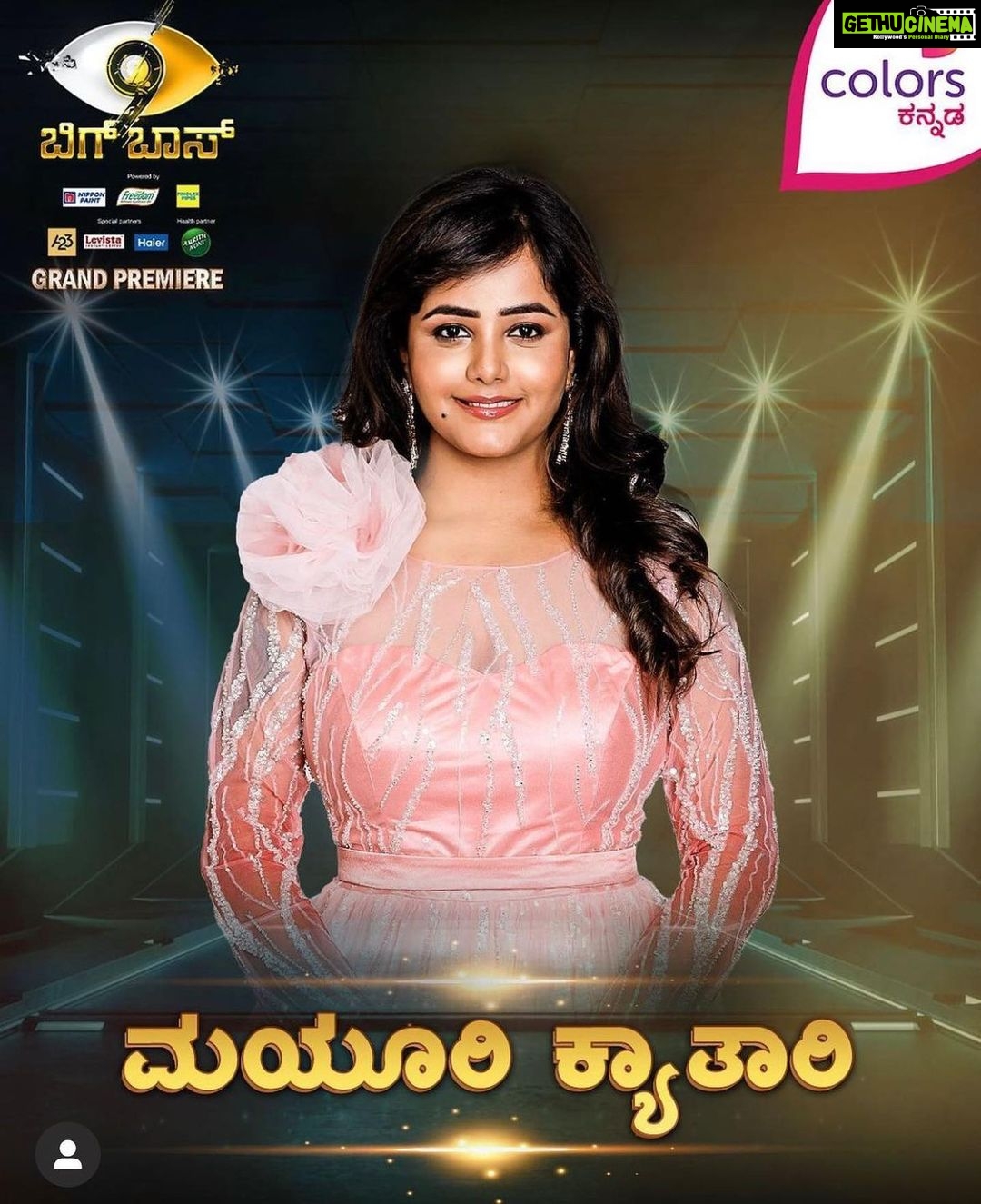 Mayuri Kyatari Instagram - Bigg Boss Kannada session 9 Contestant! Need your support #teammayuri #bbk9 #colourskannada Outfit @rentyourlook_by_chandangowda Jewels @beadedtreasuresjewelry Contestant#2 ಮಯೂರಿ ಕ್ಯತರಿ, #ಬಿಬಿಕೆ9 Grand Premiere, ದ ಬಿಗ್ ಬಾಸ್ ಸೀಸನ್ | ಪ್ರತಿ ರಾತ್ರಿ 9.30 ಕ್ಕೆ ತಪ್ಪದೆ ನೋಡಿ ಮಯೂರಿ ಗೆ ಸಪೋರ್ಟ್ ಮಾಡಿ ಗೆಲ್ಲಿಸಿ. #BBK9 #ಬಿಗ್ಬಾಸ್ಕನ್ನಡ 9 #colorskannada #teammayuri