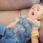 Mayuri Kyatari Instagram - Ok bye 🥱 @starboii_1111 #lazy #workfromhome #son #aaravthestarboii #mayurikyatari