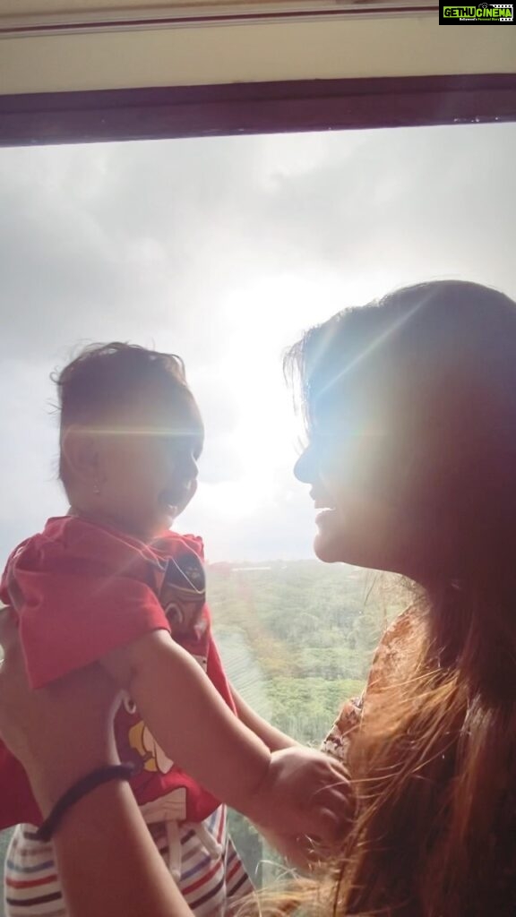 Mayuri Kyatari Instagram - Sidhe raste se bilkul alag 🖤 Life is beautiful 🖤 #family #first #priority #mayurikyatari #aaravthestarboii