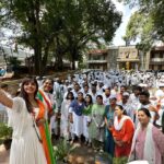 Mayuri Kyatari Instagram - ದೇಶದ ಎಲ್ಲ ಮಹಿಳೆಯರ ಪಾಲಿಗೆ ಐತಿಹಾಸಿಕ ಕ್ಷಣ... ಸ್ವಾತಂತ್ರ್ಯ ದಿನಾಚರಣೆಯ ಅಂಗವಾಗಿ, ಬೆಂಗಳೂರಿನ ಕಾಂಗ್ರೆಸ್ ಭವನದಲ್ಲಿ ಇಂದು ಚಿತ್ರನಟಿ ಮಯೂರಿ ಅವರು ಧ್ವಜಾರೋಹಣ ನೆರವೇರಿಸಿದರು. ಕರ್ನಾಟಕ ಪ್ರದೇಶ ಯುವ ಕಾಂಗ್ರೆಸ್ ಉಪಾಧ್ಯಕ್ಷರಾದ ಭವ್ಯ. ಆರ್. ಕೆ, ಕೆಪಿವೈಸಿ ಸಾಮಾಜಿಕ ಜಾಲತಾಣ ಅಧ್ಯಕ್ಷರಾದ ರಾಹುಲ್ ಮನೋಜ್ ಕುಮಾರ್ ಹಾಗೂ ಪದಾಧಿಕಾರಿಗಳು, ಕಾರ್ಯಕರ್ತರು ಉಪಸ್ಥಿತರಿದ್ದರು. #IndependenceDayIndia #ShakthiSuperShe #IndiaKiShakti