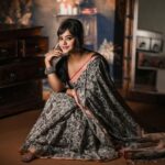 Mayuri Kyatari Instagram - Sleek and stylish, adorned in her striking black printed cotton saree commands the attention for all the official wears , a perfect blend for office , casual in modern fashion . Beautifully posed and completely justice done for the attire by @mayurikyatari , extremely talented and beautiful artist Complimenting with tasteful jewels by @beadedtreasuresjewelry Magical makeover by @makeoverby__ashagowda Best clicks by @dimaphotographystudio #instagram #instagood #photography#picture #pic #photoshoot #mayuri #formalwear #formaldress Jayanagar 3rd Block