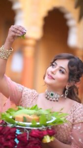 Mayuri Kyatari Instagram - ಈ ಹೊಸ ವರ್ಷದಲ್ಲಿ ನಿಮ್ಮ ಜೀವನ ಎಷ್ಟೇ ಕಷ್ಟದಿಂದ ತುಂಬಿದ್ದರೂ ಅದನ್ನು ಮೆಟ್ಟಿ ನಿಲ್ಲುವ ಧೈರ್ಯ ನಿಮಗೆ ಈ ಯುಗಾದಿಯ ಬೇವು - ಬೆಲ್ಲ ನೀಡಲಿ ಎಂದು ಹಾರೈಸುತ್ತೇನೆ.. ಹೊಸ ವರುಷಕೆ ಹೊಸ ಹರುಷವ ಹೊಸತು ಹೊಸತು ತರುತಿದೆ.. ಮತ್ತೆ ಯುಗಾದಿಯನ್ನು ಸಂಭ್ರಮದಿಂದ ಸ್ವಾಗತಿಸೋಣ.. ಯುಗಾದಿ ಹಬ್ಬದ ಹಾರ್ದಿಕ ಶುಭಾಶಯಗಳು. In frame- @mayurikyatari Mua- @makeoverbysomuhassan Hairdo- @makeoverwithasha Outfit- @vibbhinna Jewellery- @beadedtreasuresjewelry Nails- @thepeachhouse.in Vc- @pavenfotography Location @destino_the #ugadi #gudipadwa #newyear #india #baisakhi #festival #hindu #holi #onam #bastardussehra #diwali #chapacharkut #hindunewyear #bohagbihu #mahashivaratri #ugadispecial #happyugadi #padwa #hindufestival #mantra #haribol #durgapuja #dharma #astrologylover #krishn #krishnavani #saintrampalji #maadurga #radhakrishnatamil #shreekrishna