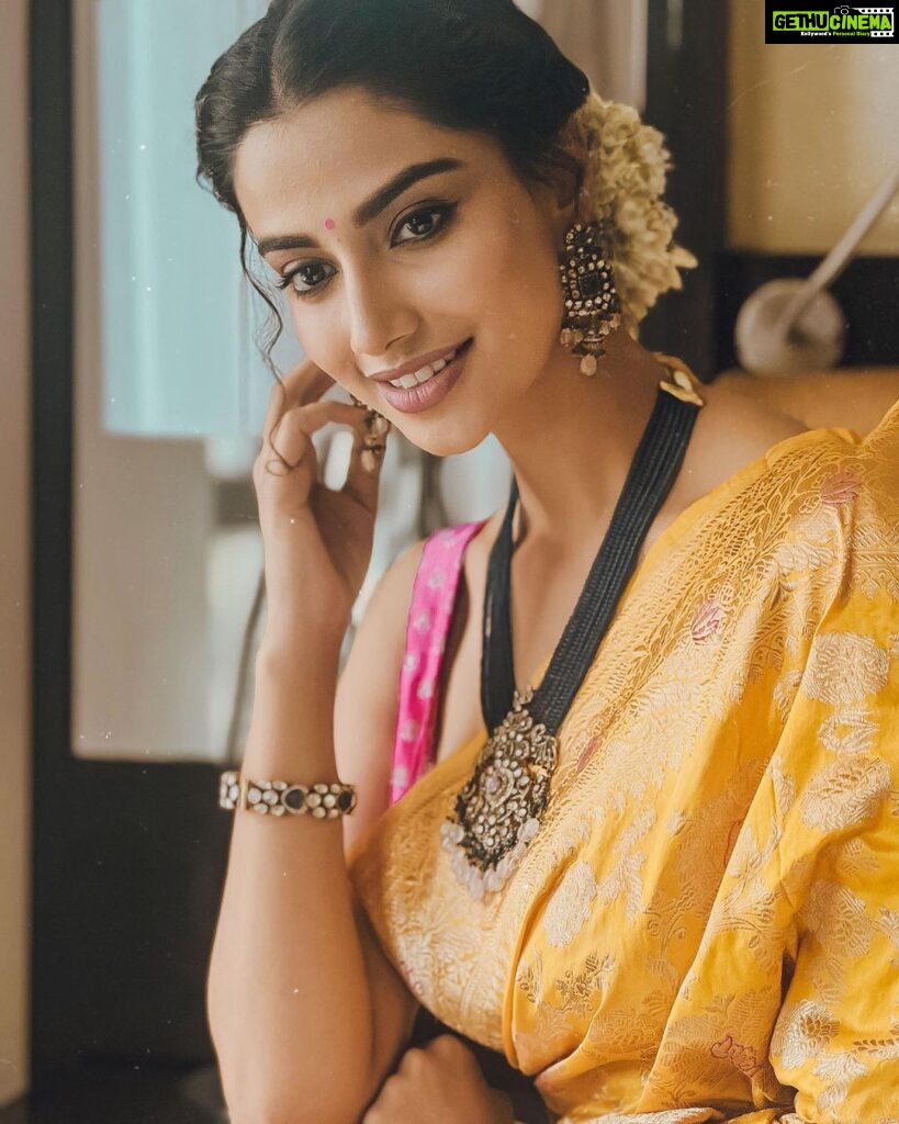 Meenakshi Chaudhary Instagram - 💛🌟🌝 Styled by - @riechamallick Outfit - @warpnweftbysagrikarai Jewellery - @karnikajewelshyd Make up - @hariprasad_mua Photos edited by - @afrographer Chennai, India