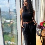 Meenakshi Chaudhary Instagram - Sleep deprived 🥲 but smiling through it all 🤓 @chinnisrinu_stylist @chadarasapallivamsikrishna