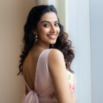 Meenakshi Chaudhary Instagram – Last set from this pretty look 🥰✨

Styled by – @riechamallick
Outfit by – @picchika
Jewellery by – @parishrijewellery
Shot by – @im_benmoses 
Hair by- @chinnisrinu_stylist
Make up by- @chadarasapallivamsikrishna