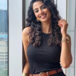Meenakshi Chaudhary Instagram - Sleep deprived 🥲 but smiling through it all 🤓 @chinnisrinu_stylist @chadarasapallivamsikrishna